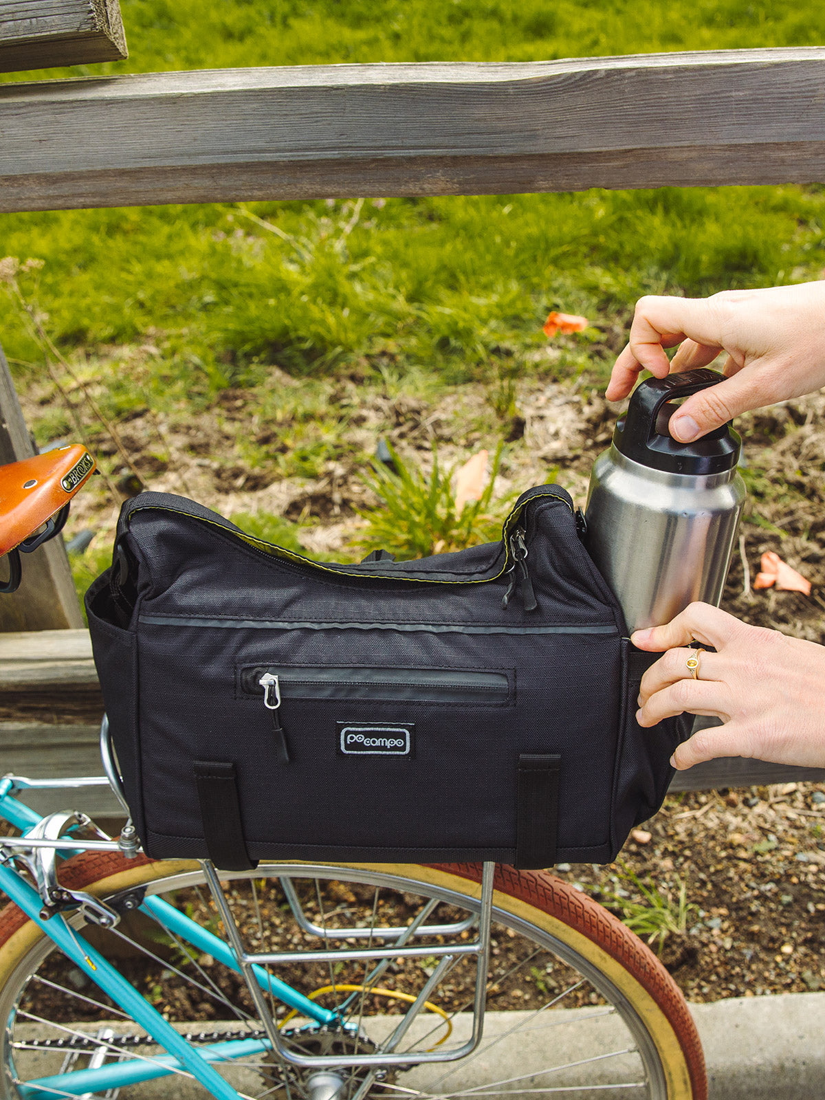 Po Campo Katy Trunk Bike Bag in color || Black