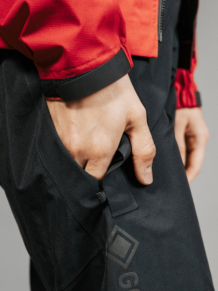 GORE Lupra GORE-TEX Bike Pant in color || Black