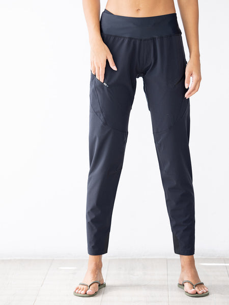 Zoic Ella Bike Pant Plus in color || Black