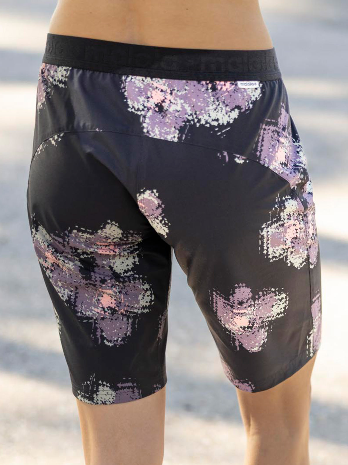 Maloja Anemone Baggy Bike Short in color || Deep Black Joy