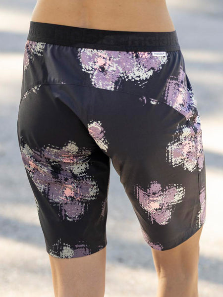 Maloja Anemone Baggy Bike Short in color || Deep Black Joy
