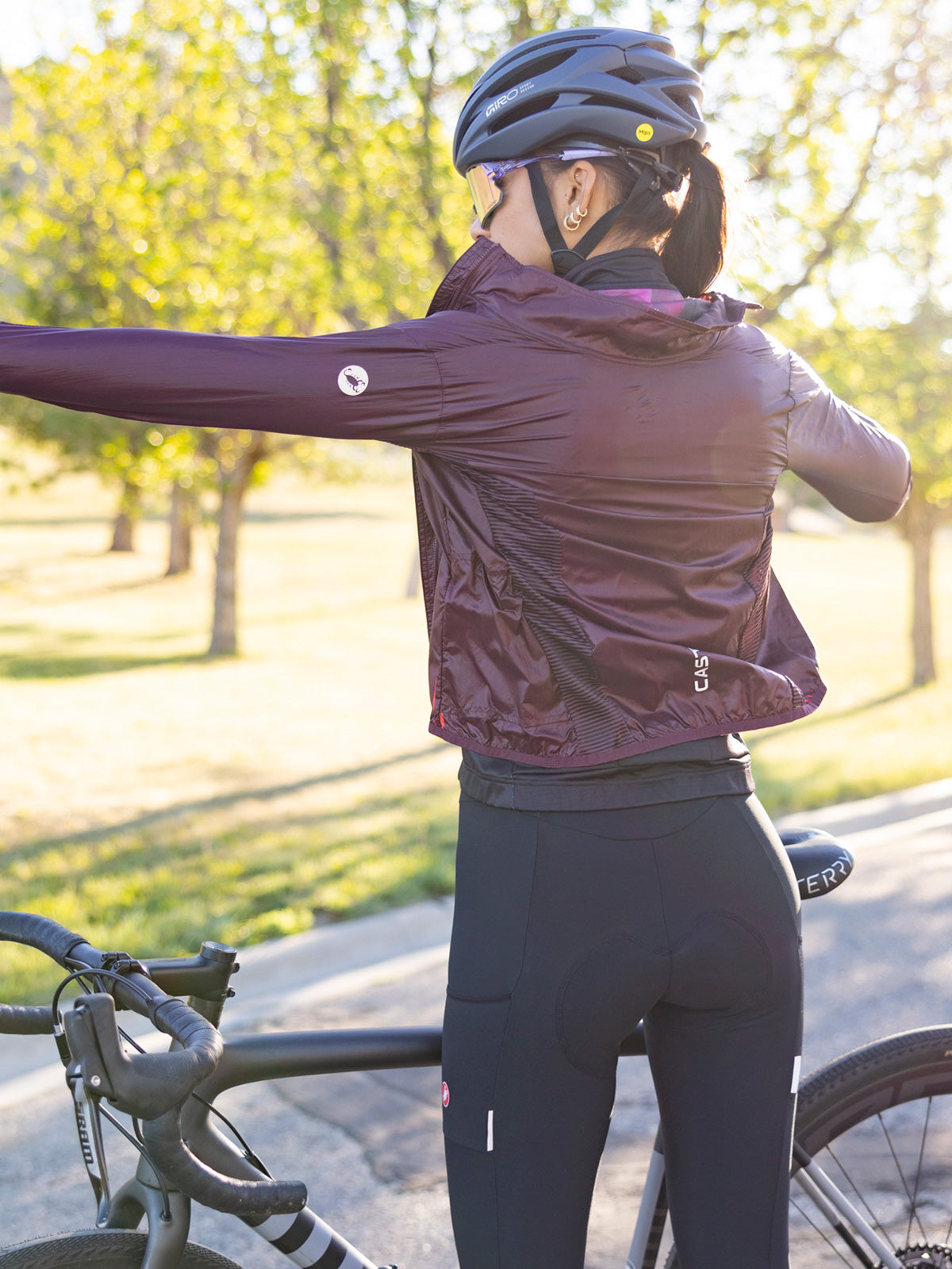 Castelli Aria Shell 2 Bike Jacket in color || Deep Bordeaux