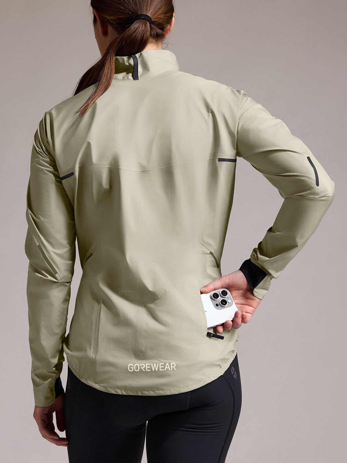 GORE Spinshift GORE-TEX Bike Jacket in color || Tech Beige