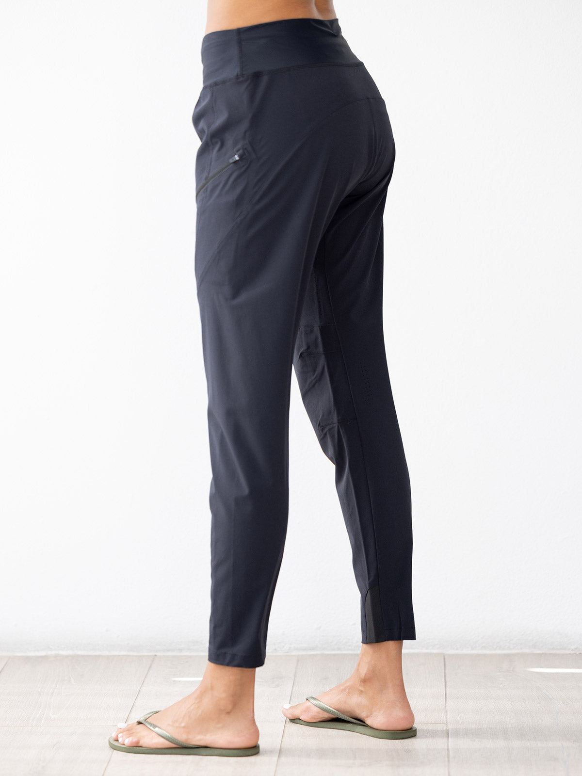 Zoic Ella Bike Pant Plus in color || Black