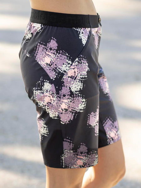 Maloja Anemone Baggy Bike Short in color || Deep Black Joy